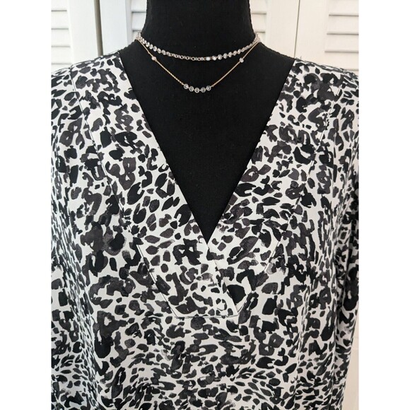 EVRI Blouse Womens 1X Top Shirt Long Sleeve Black/White Animal Print Flowy Slits - Picture 1 of 11
